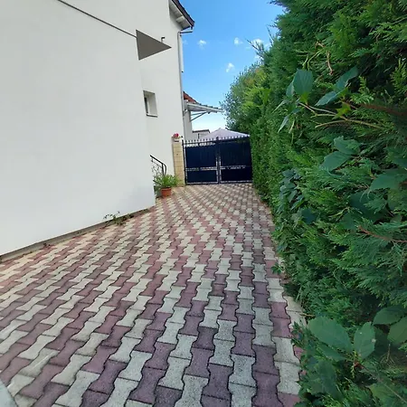 Meuble Avec Deux Moulins (Allier)