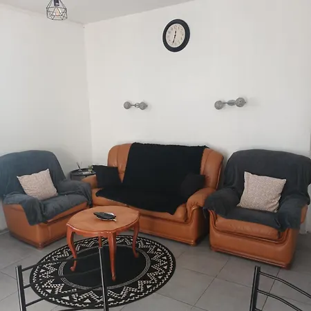 Apartman Meuble Avec Deux Moulins